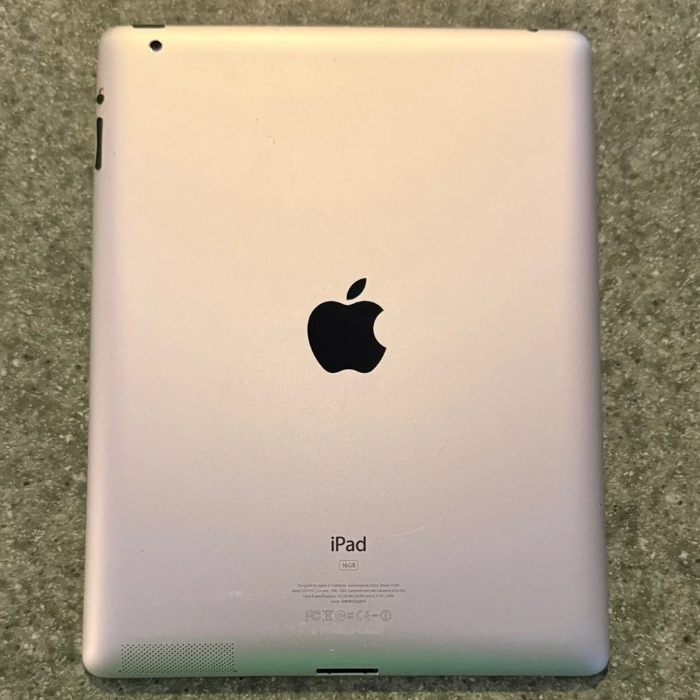 Apple iPad in White with White Bezel